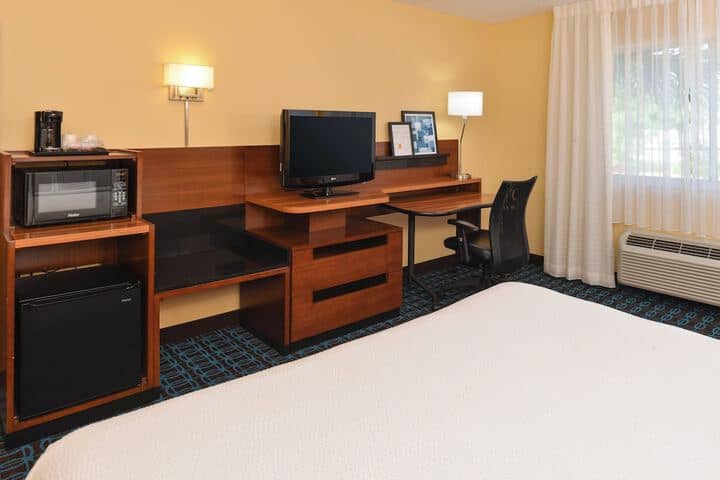 Room 9 of 42