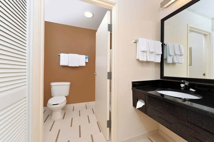 Room 25 of 42