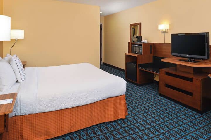 Room 10 of 42